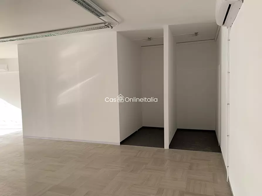 Immagine 10 di Negozio in vendita  in Via Romeo Gallenga 6 a Perugia