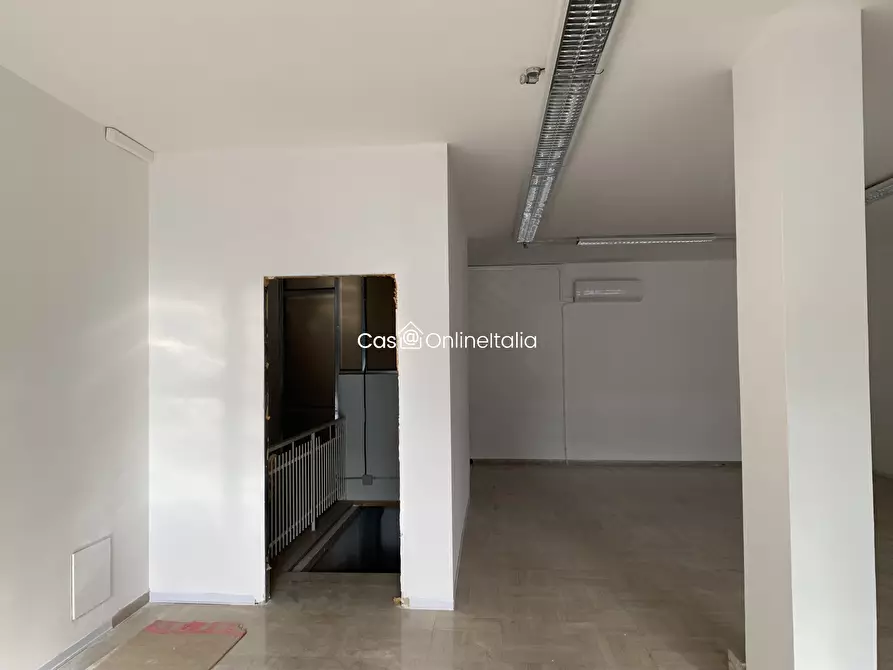 Immagine 11 di Negozio in vendita  in Via Romeo Gallenga 6 a Perugia