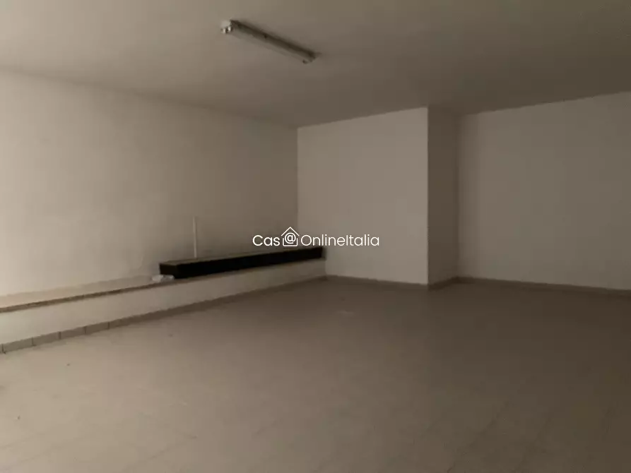 Immagine 15 di Negozio in vendita  in Via Romeo Gallenga 6 a Perugia