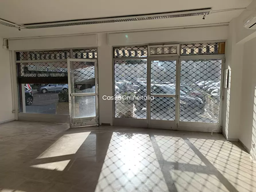 Immagine 19 di Negozio in vendita  in Via Romeo Gallenga 6 a Perugia