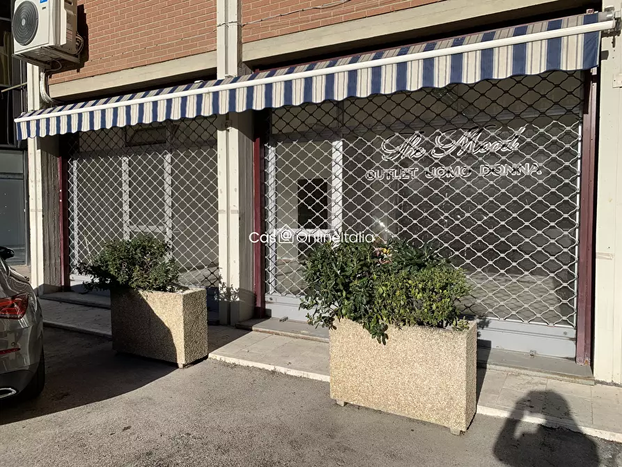 Immagine 20 di Negozio in vendita  in Via Romeo Gallenga 6 a Perugia