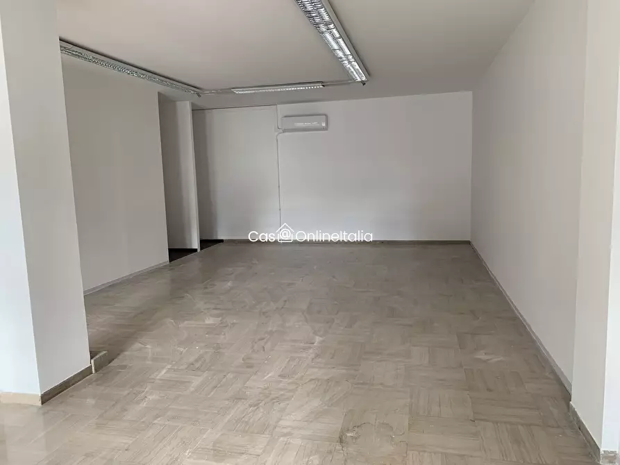 Immagine 3 di Negozio in vendita  in Via Romeo Gallenga 6 a Perugia