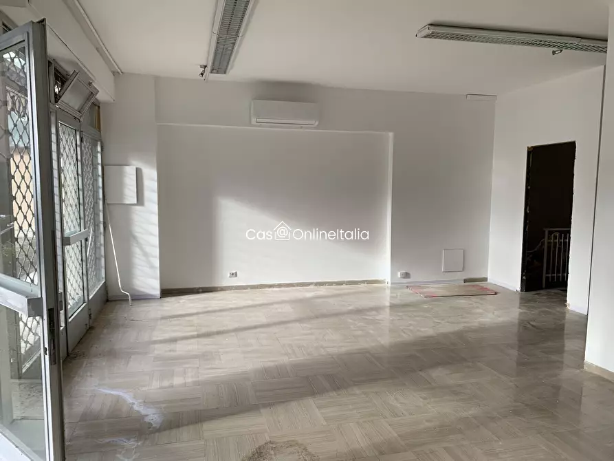 Immagine 5 di Negozio in vendita  in Via Romeo Gallenga 6 a Perugia