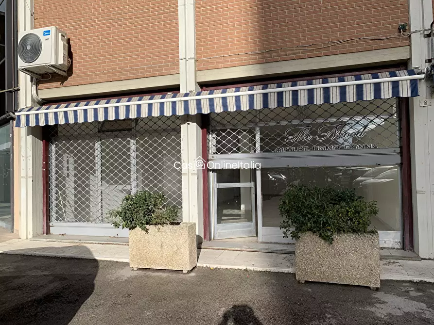 Immagine 20 di Negozio in affitto  in Via Romeo Gallenga 6 a Perugia