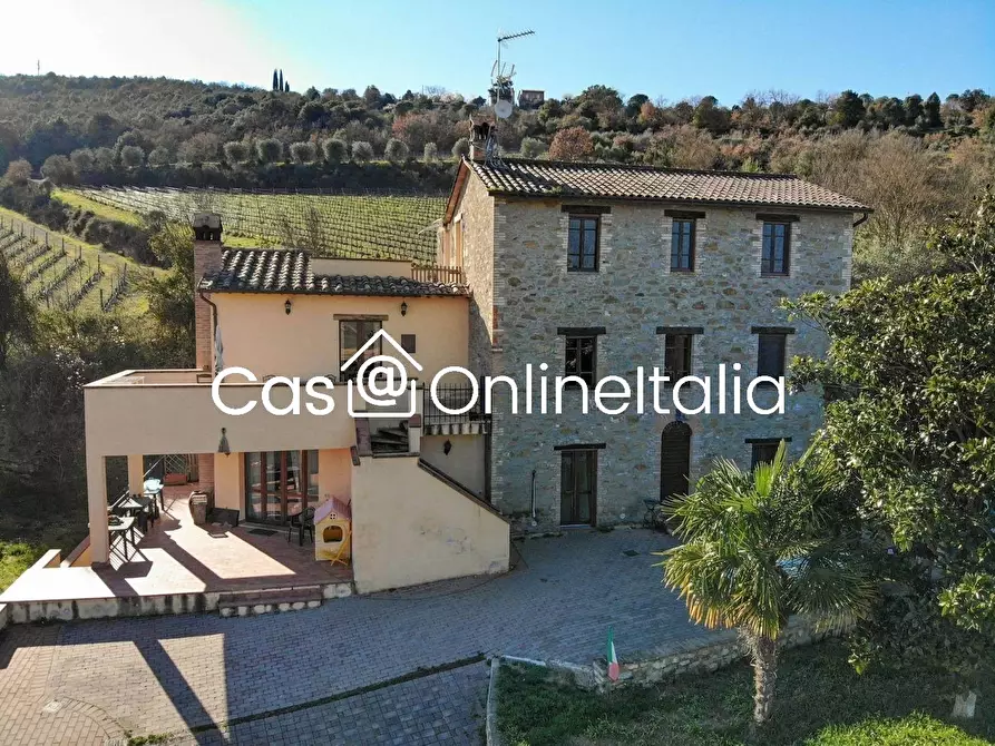 Immagine 2 di Casa bifamiliare in vendita  in Via Dell'Anguillara 13 a Magione