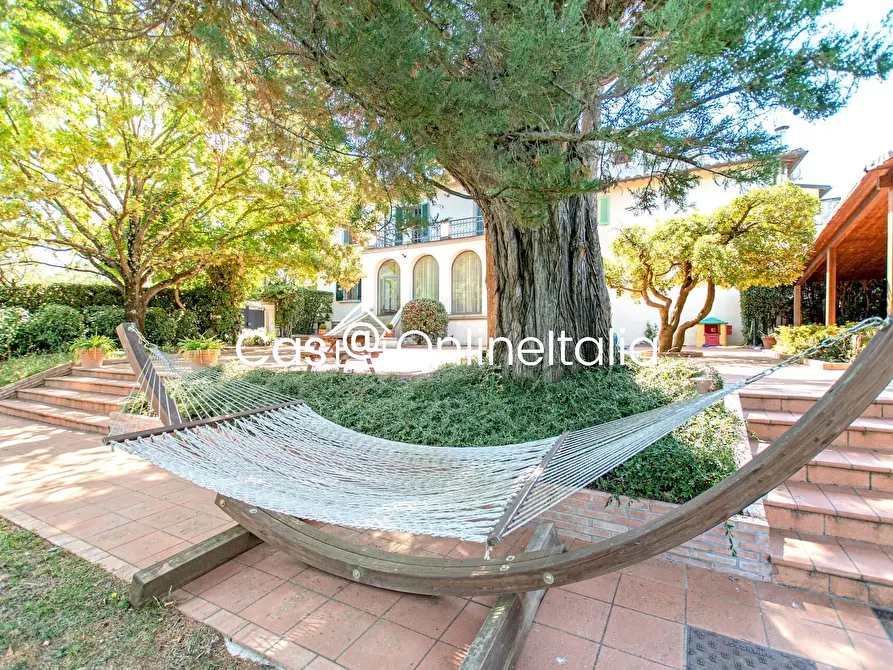 Immagine 1 di Villa in vendita  in Via Chiantigiana 133 a Firenze