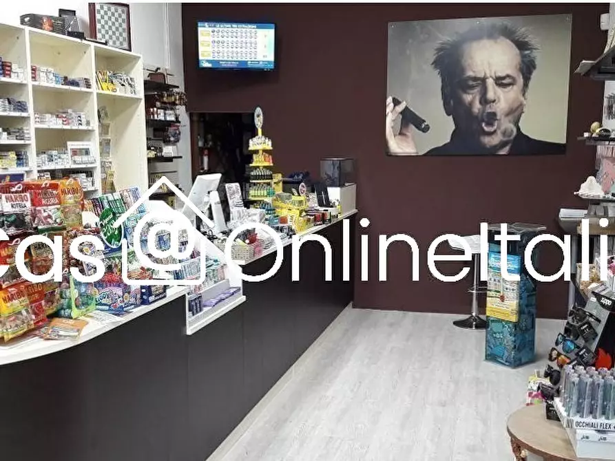 Immagine 2 di Attività commerciale in vendita  in Via di Scandicci 1 a Scandicci