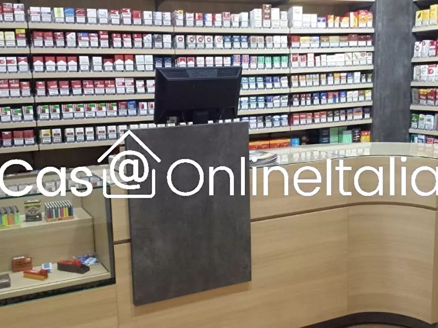 Immagine 5 di Attività commerciale in vendita  in Via di Scandicci 1 a Scandicci