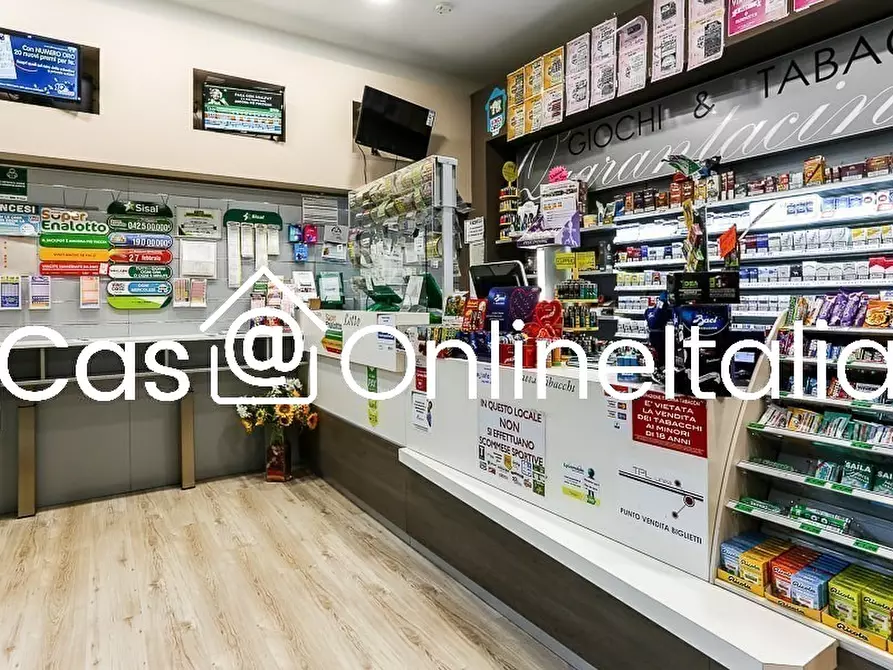 Immagine 8 di Attività commerciale in vendita  in Via di Scandicci 1 a Scandicci