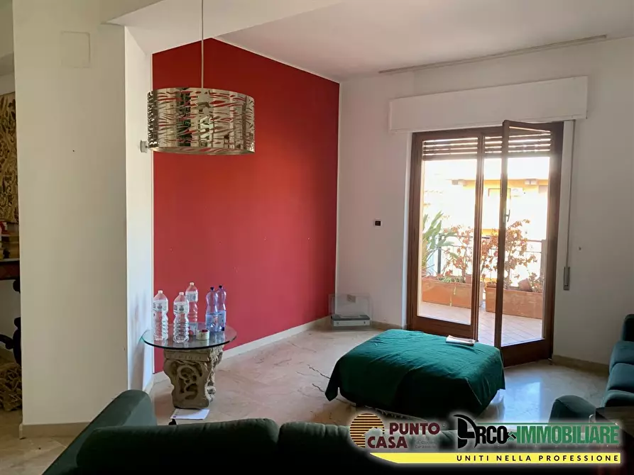 Appartamento in vendita in Via Val di Mazara a Palermo