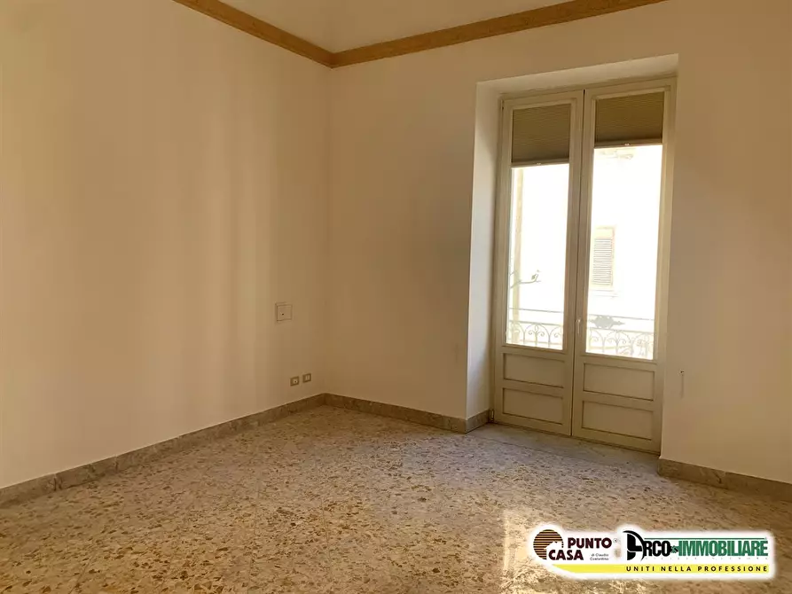 Appartamento in vendita in Via Alloro a Palermo