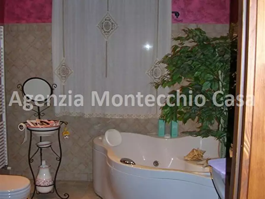 Casa bifamiliare in vendita in Via Monte Rosa a Montecalvo In Foglia
