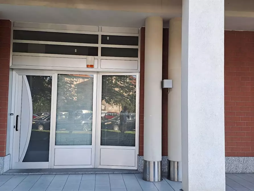 Immagine 2 di Negozio in vendita  in via Val della Torre 49/11 a Torino