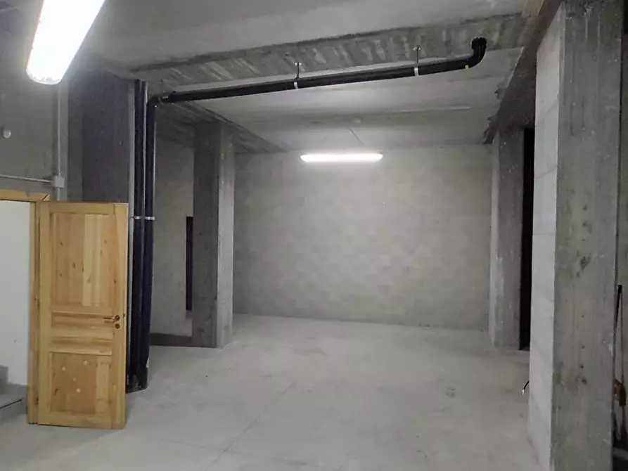 Immagine 4 di Negozio in vendita  in via Val della Torre 49/11 a Torino