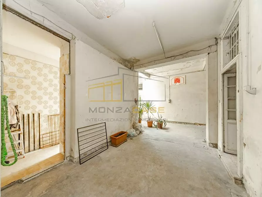 Immagine 8 di Magazzino in vendita  in via statuto 51 a Lissone
