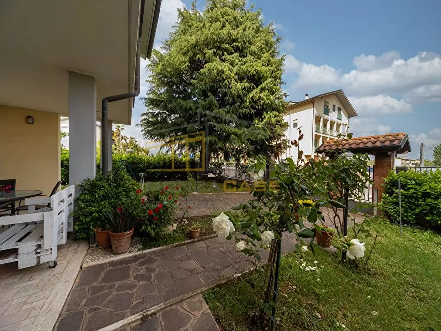 Immagine 1 di Villa in vendita  in via Mazzini 11 a Roncello