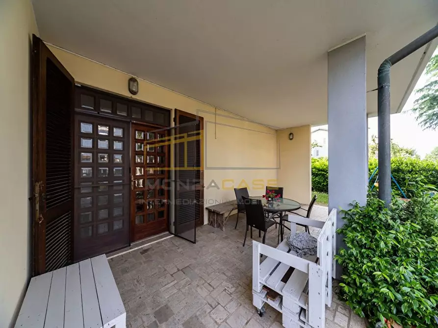 Immagine 2 di Villa in vendita  in via Mazzini 11 a Roncello