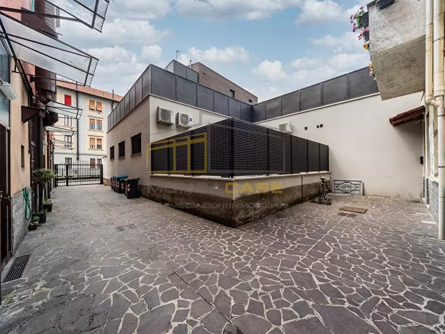 Immagine 5 di Negozio in vendita  in Via Guerrazzi 16 a Monza