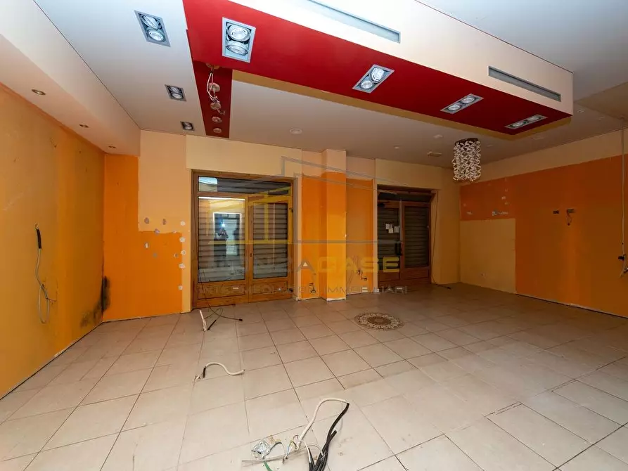 Immagine 2 di Negozio in vendita  in Via Guerrazzi 16 a Monza