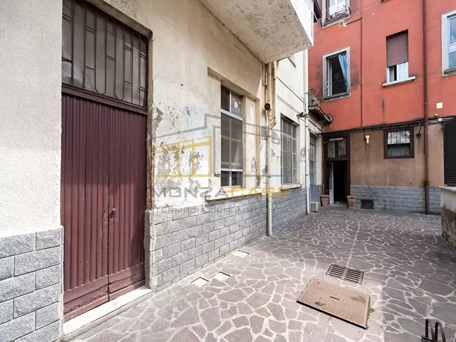 Immagine 4 di Negozio in vendita  in Via Guerrazzi 16 a Monza