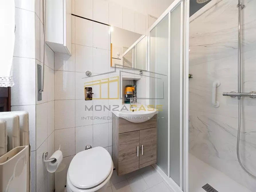 Immagine 6 di Appartamento in vendita  in viale campania 58 a Monza