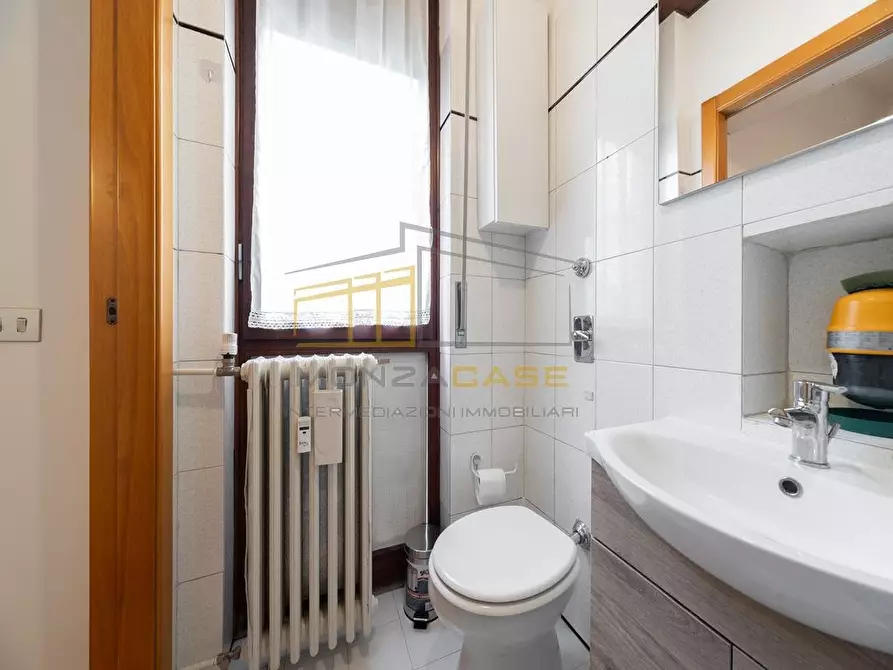 Immagine 8 di Appartamento in vendita  in viale campania 58 a Monza