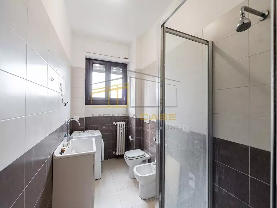 Immagine 7 di Appartamento in vendita  in via Meda 46 a Monza