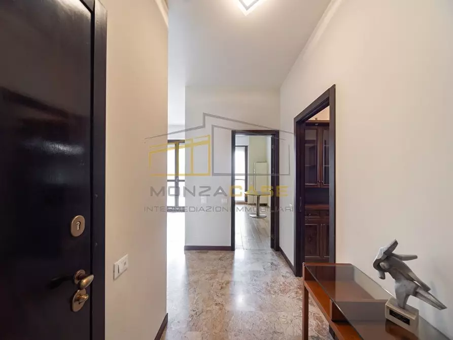 Immagine 3 di Appartamento in vendita  in via Meda 46 a Monza