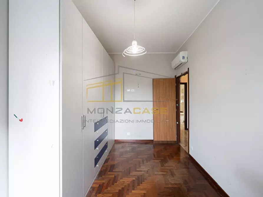 Immagine 6 di Appartamento in vendita  in via Meda 46 a Monza