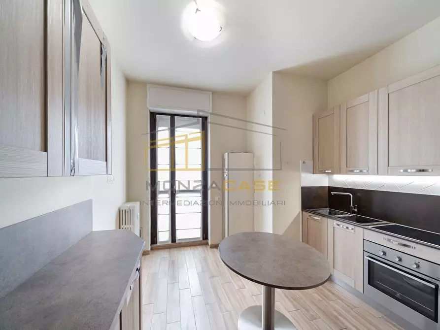 Immagine 1 di Appartamento in vendita  in via Meda 46 a Monza