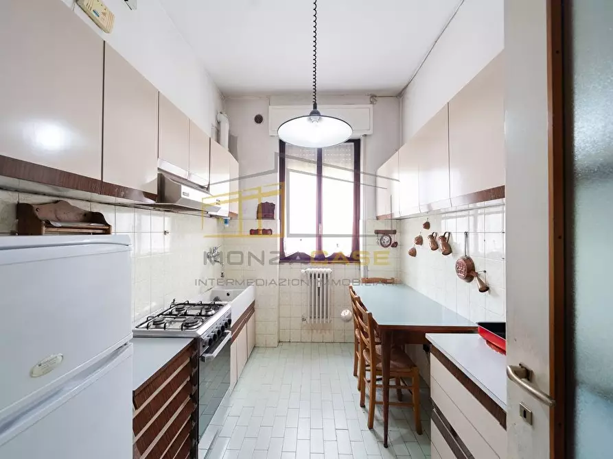 Immagine 2 di Appartamento in vendita  in Viale Campania 56 a Monza