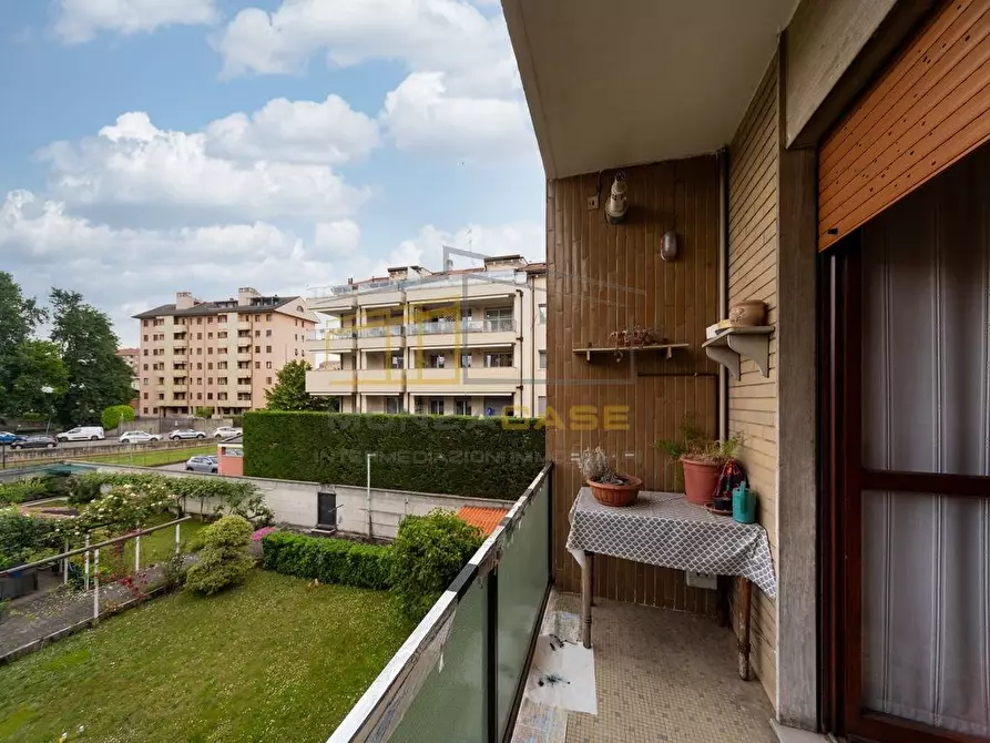 Immagine 1 di Appartamento in vendita  in Viale Campania 56 a Monza