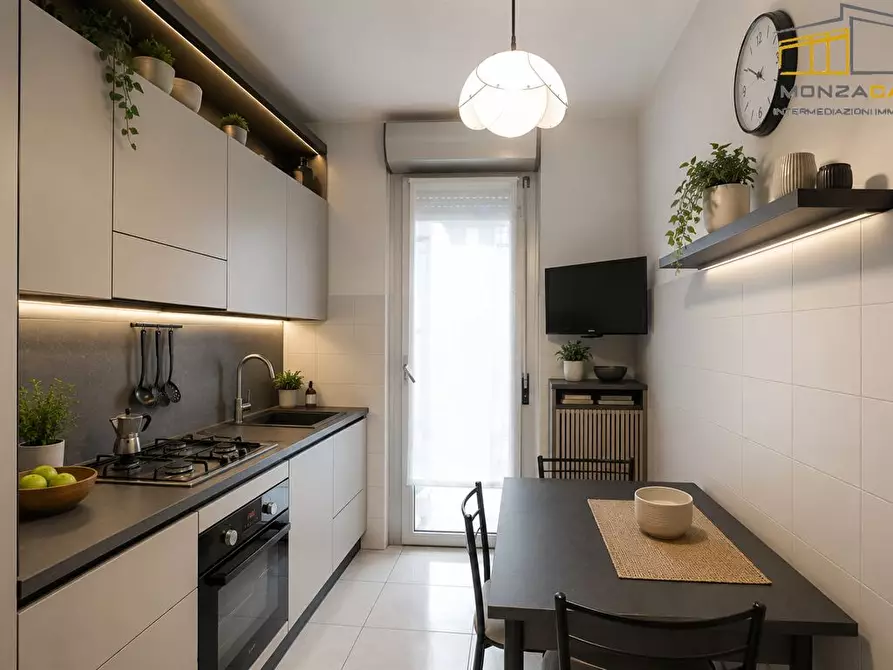 Immagine 5 di Appartamento in vendita  in via puglia 18 a Monza