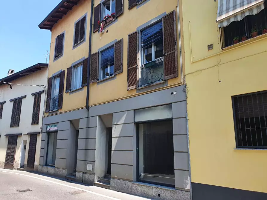 Immagine 3 di Negozio in vendita  in via Montebello 27 a Mariano Comense