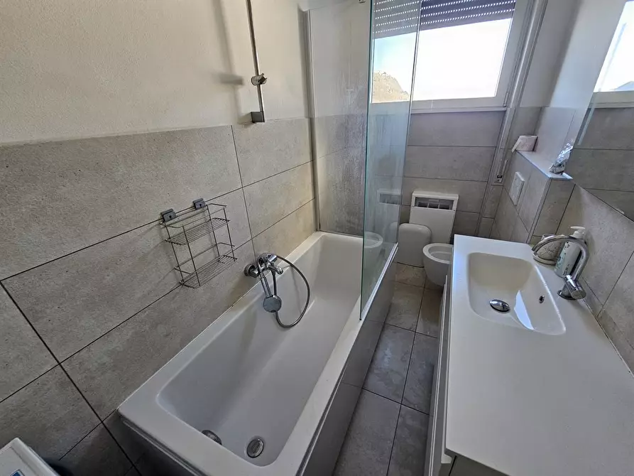 Immagine 6 di Appartamento in affitto  in via Statale per Lecco 629 a Lipomo