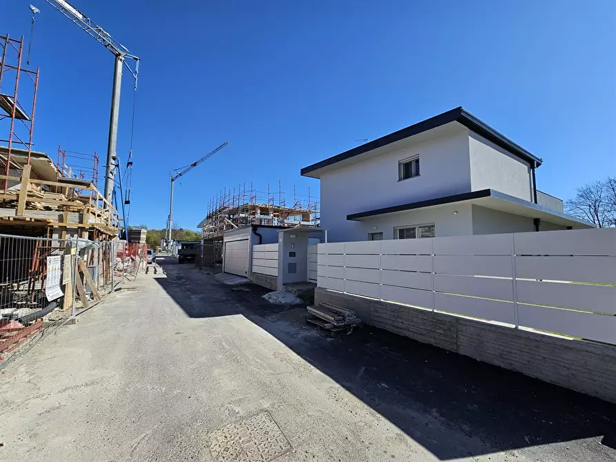 Immagine 1 di Appartamento in vendita  in via 1° Maggio a Briosco