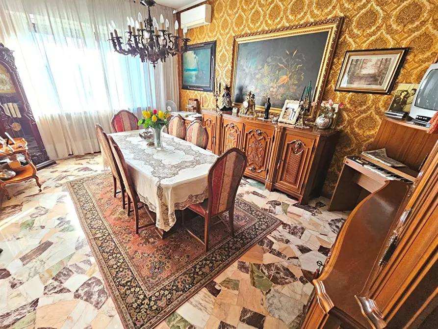 Immagine 2 di Casa indipendente in vendita  in via Manzoni 111 a Cesano Maderno