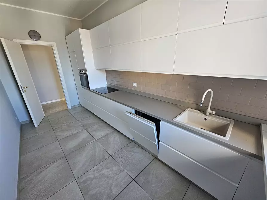 Immagine 2 di Appartamento in affitto  in via Statale per Lecco 629 a Lipomo