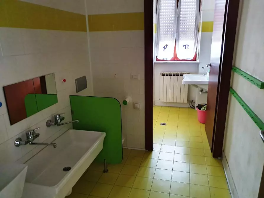 Immagine 4 di Negozio in affitto  in Via Consorziale dei Boschi a Meda