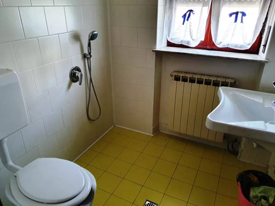 Immagine 5 di Negozio in affitto  in Via Consorziale dei Boschi a Meda