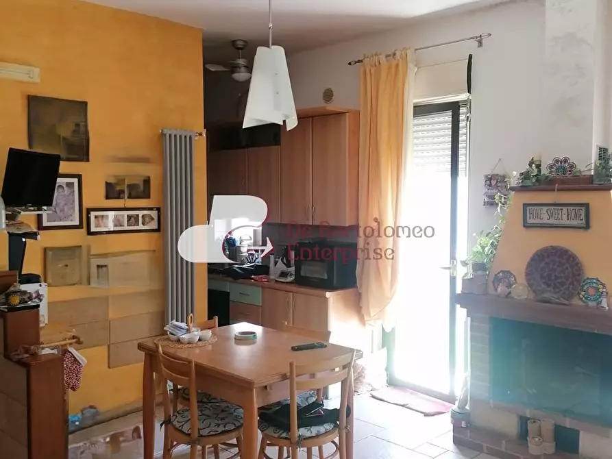 Immagine 4 di Palazzo in vendita  in VIA CESARE BATTISTI 4 a Adelfia