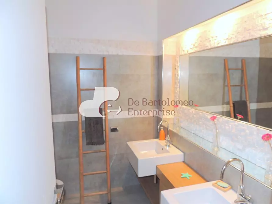 Immagine 4 di Villa in vendita  in TRAVERSA II PIZZILLO a Bari