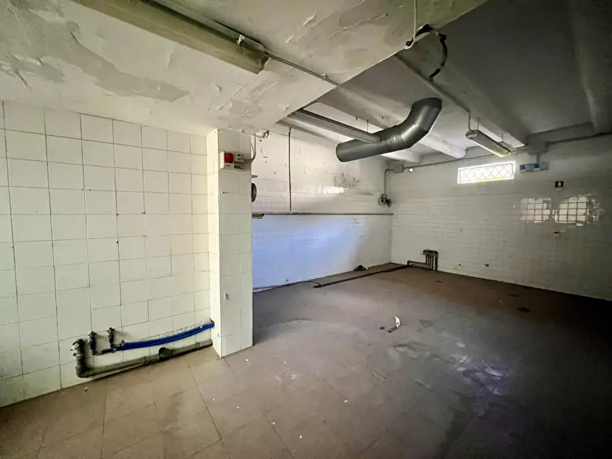 Immagine 4 di Locale commerciale in vendita  in viale vittorio veneto 49 a Fusignano