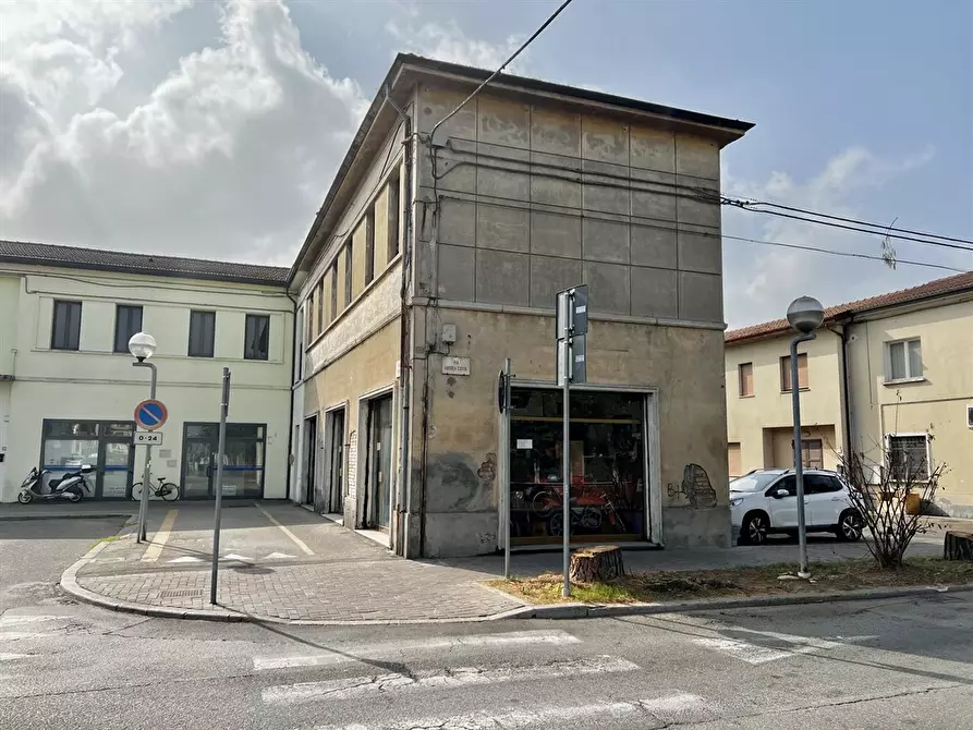 Immagine 6 di Laboratorio in vendita  a Alfonsine