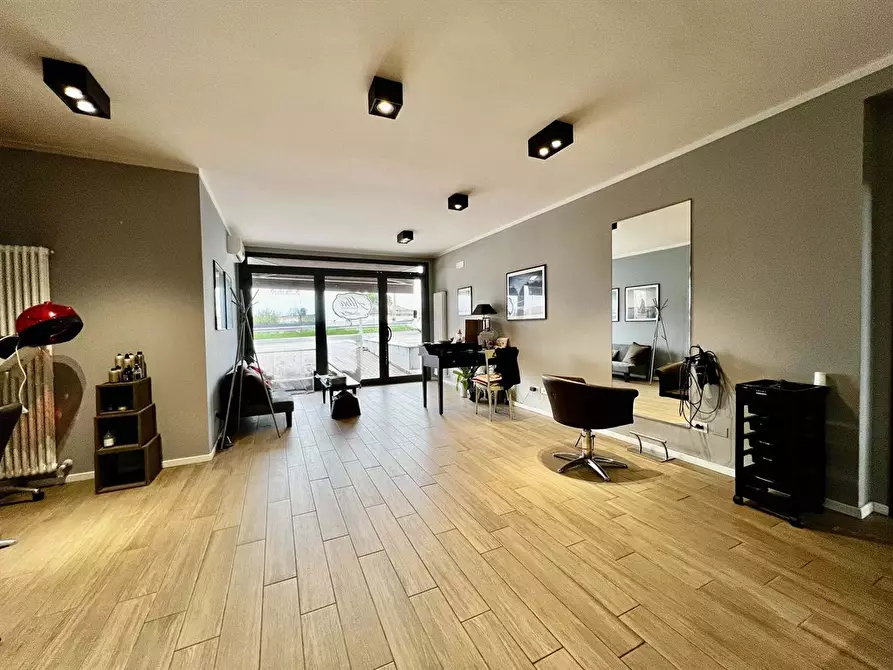 Immagine 2 di Attività commerciale in vendita  in Via Reale 191/W a Ravenna