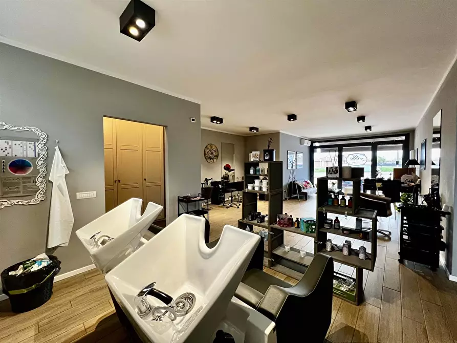 Immagine 8 di Attività commerciale in vendita  in Via Reale 191/W a Ravenna