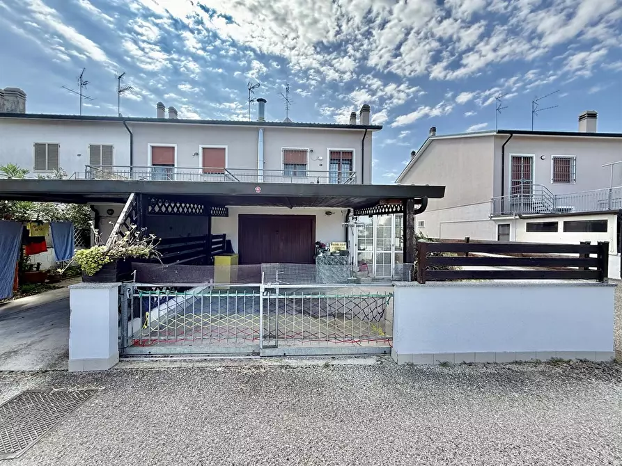 Immagine 2 di Casa bifamiliare in vendita  in piazza Rodari 11 a Alfonsine