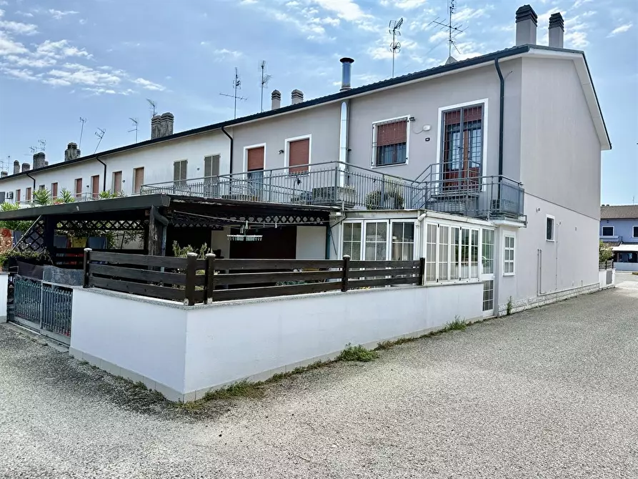 Immagine 1 di Casa bifamiliare in vendita  in piazza Rodari 11 a Alfonsine