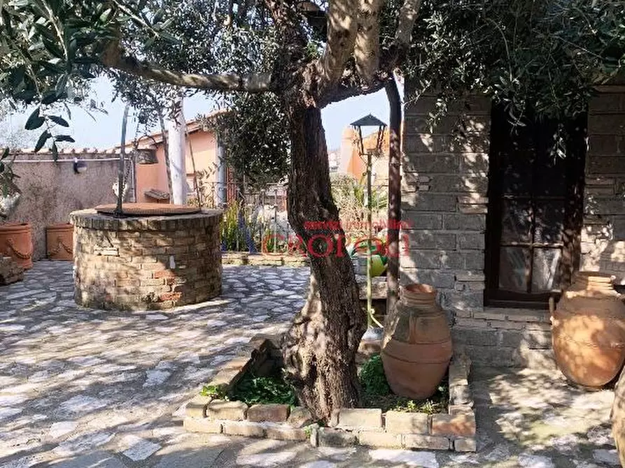 Immagine 4 di Villa in vendita  a Roma