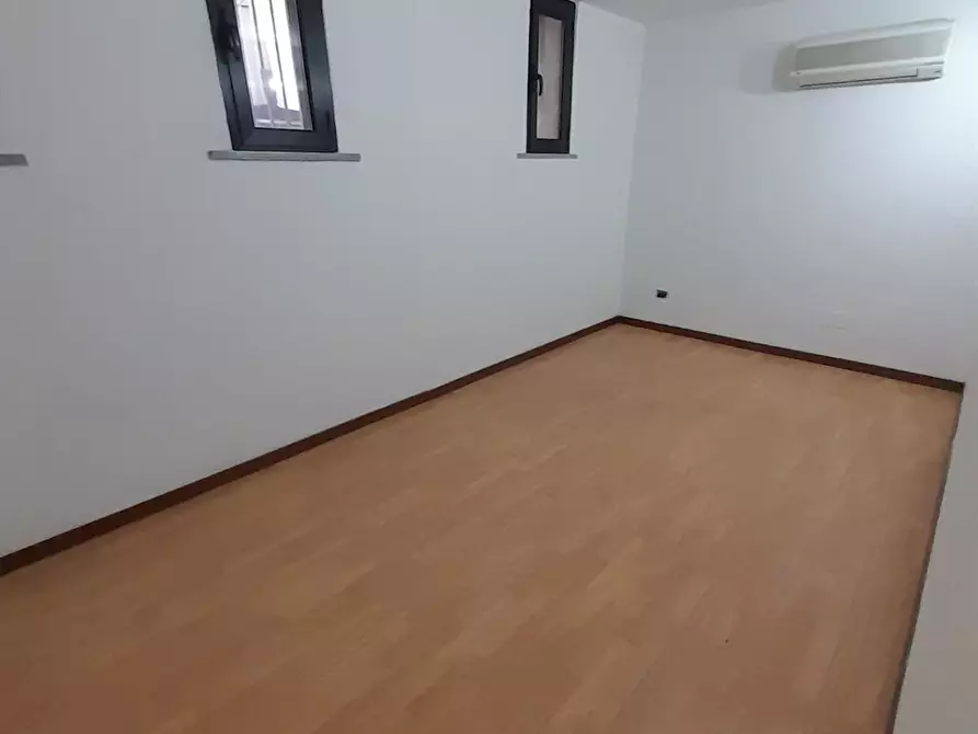 Immagine 7 di Negozio in affitto  a Bracciano